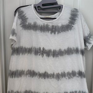 easel White and Gray Tie-Dye Short Sleeve Tunic Shirt